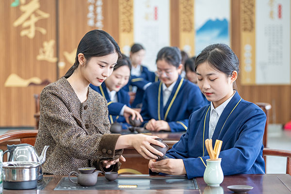 五一|你在游山玩水，我在万通学技术